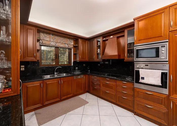 Georgias Paradise And Garden Kamares (Achaia)