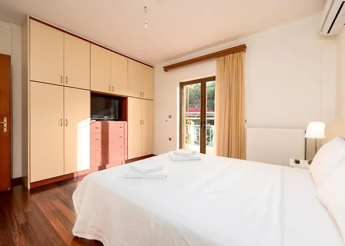 Georgias Paradise And Garden * Kamares (Achaia)