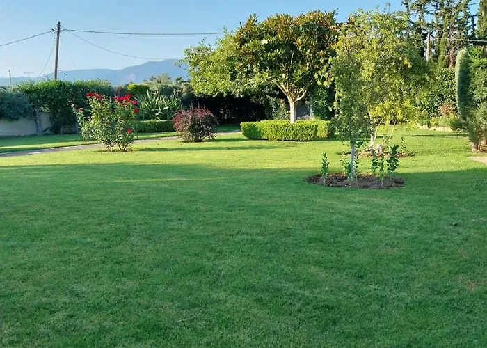 Georgias Paradise And Garden * Kamares (Achaia)